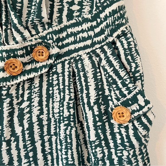 Anthropologie Ett Twa Safari V Neck Short Romper Green white Stripes (Sโฆ - Picture 8 of 14